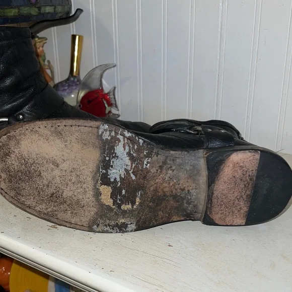 Vintage Frye distressed black leather harness boots size 8.5d